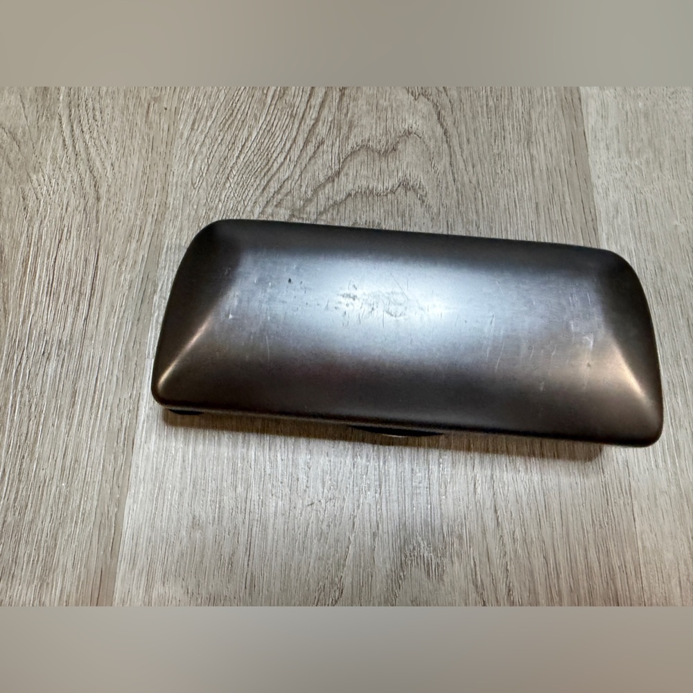 KREWE Metallic Silver Eyewear Case - Picture 3 of 4